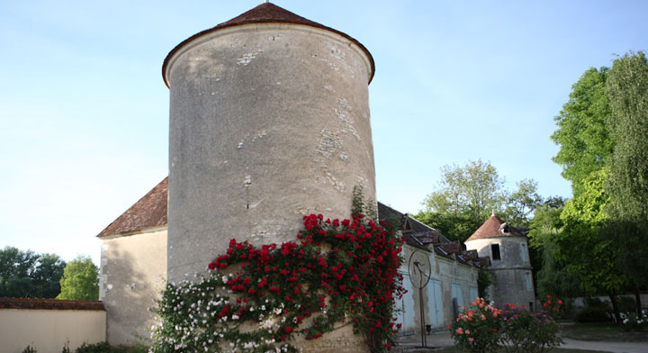 L'abbaye est parrainée par l’Académie des Beaux-arts de Paris depuis 2002.
