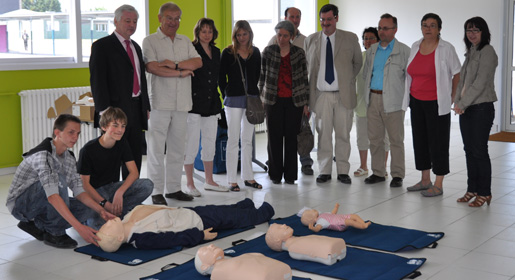 Remise du matériel pour les premiers secours au Collège des Sablons à Buzançais le 17.05.2011.