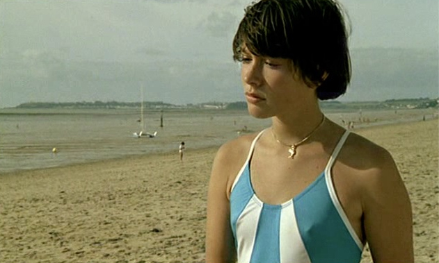 Pauline à la plage avec Amanda Langlet