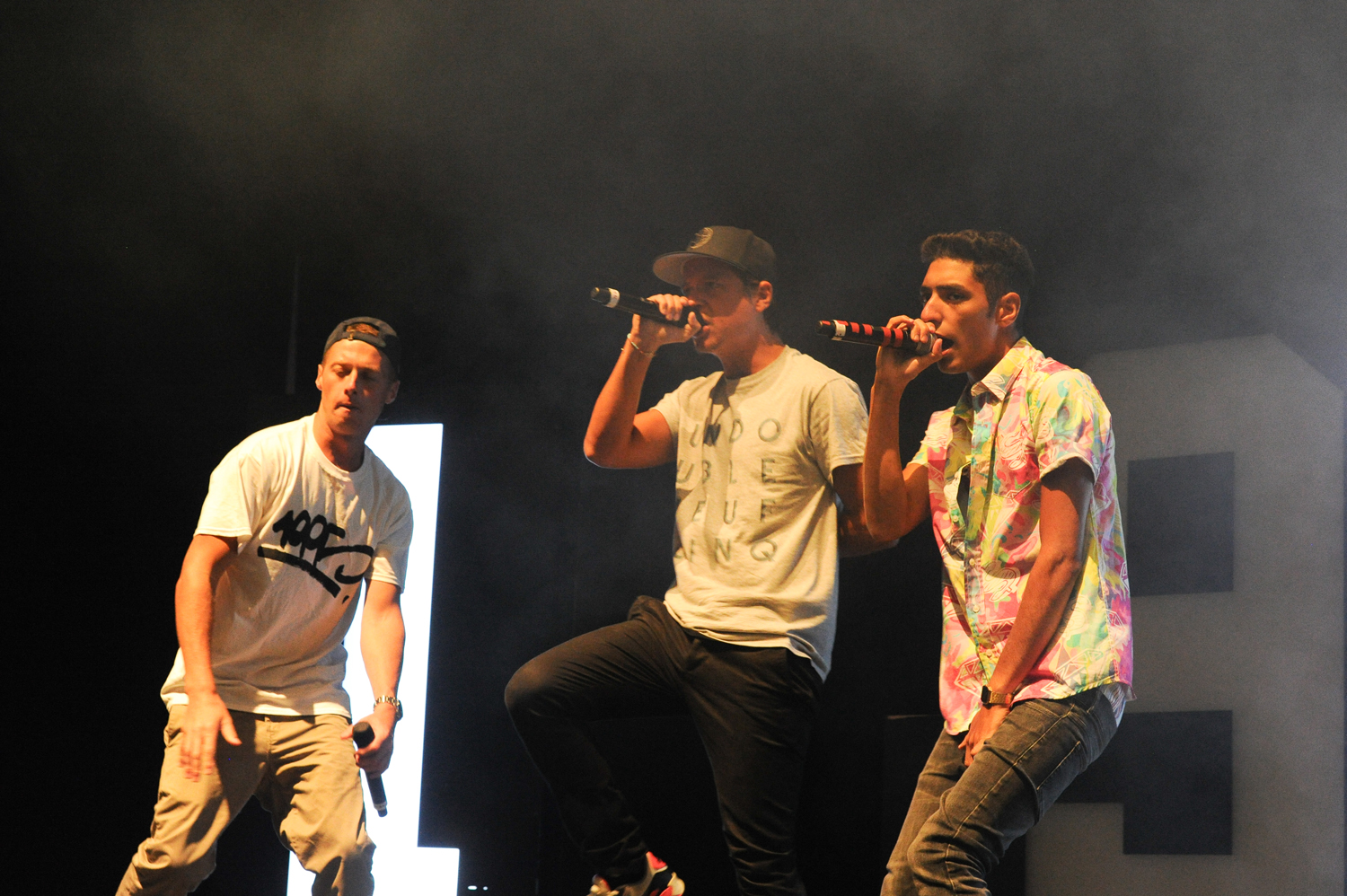 Le groupe de rap français "1995" en concert