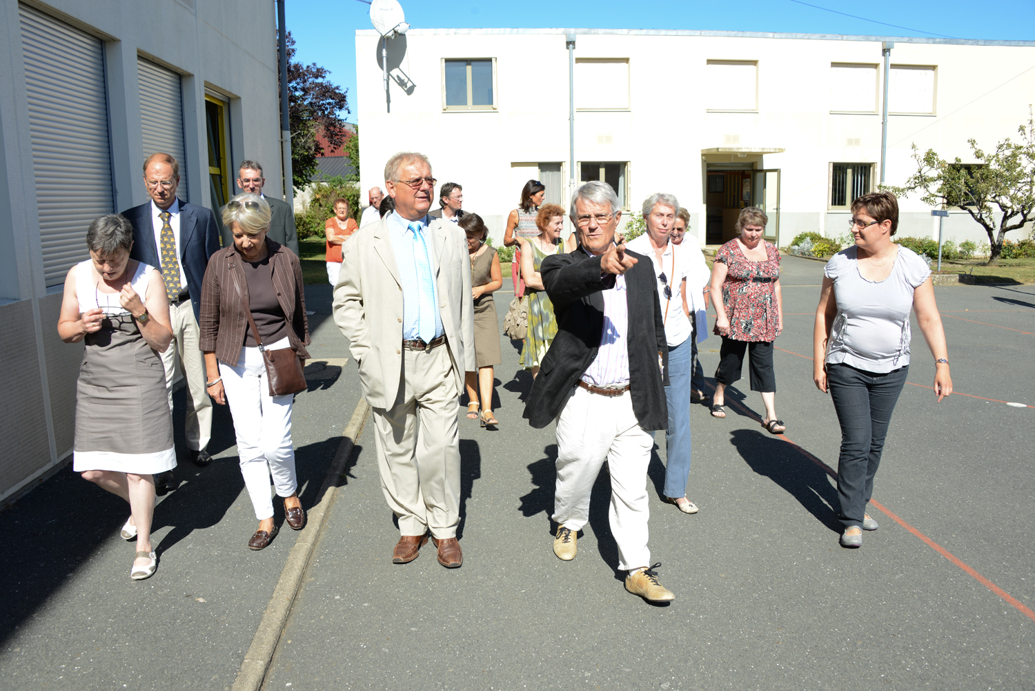 Visite du Collège de Neuvy Saint Sépulchre par Gérard Mayaud Vice-Président du Conseil général en charge de l'Education et de Michel Appert Conseiller général du canton de Neuvy-Saint Sepulchre