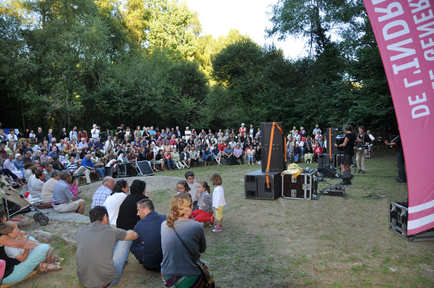Le groupe "Cinq Oreilles" en concert à Crevant dans le cadre de Darc au Pays