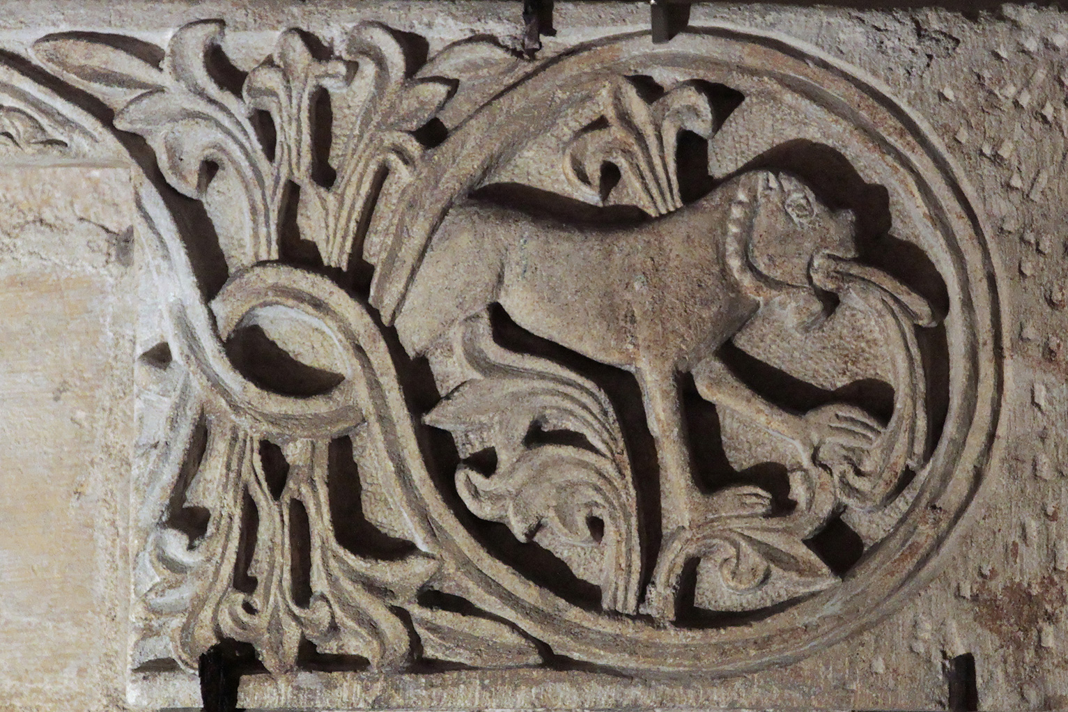 Pierre sculptée dite du tombeau de Saint-Marcel