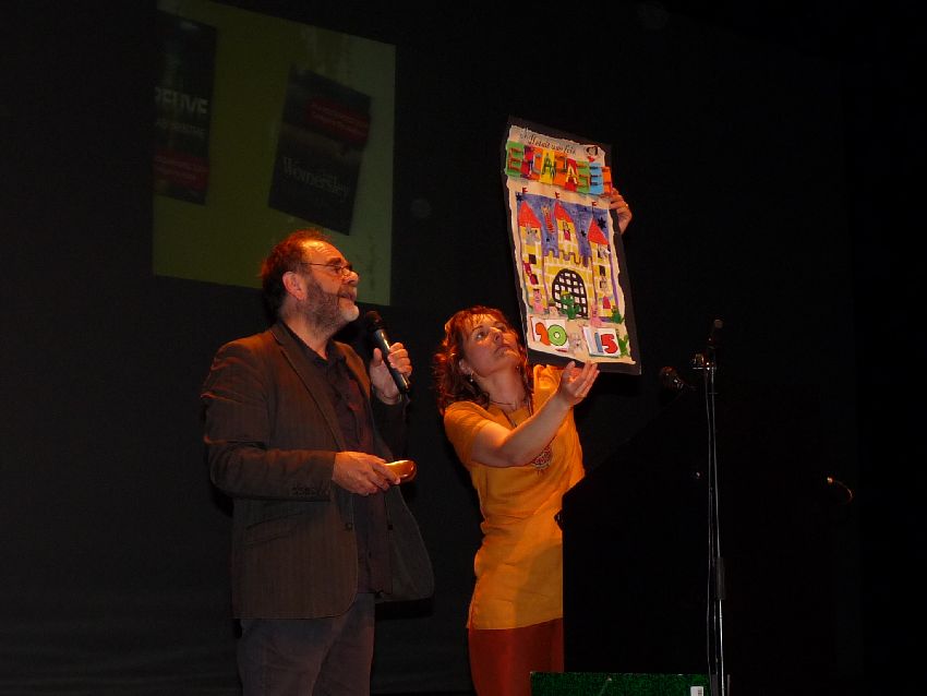 Marie-Paule Geniès et Patrick Bléron révèlent l’affiche lauréate réalisée par l’école de Luant.