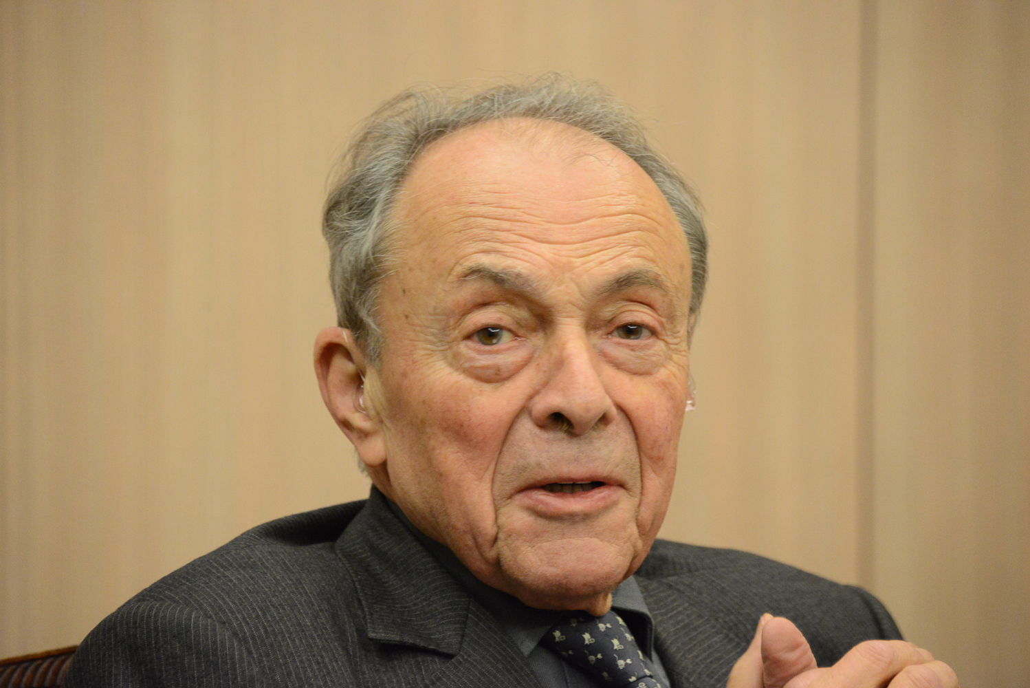 Michel Rocard lors de la conférence de presse