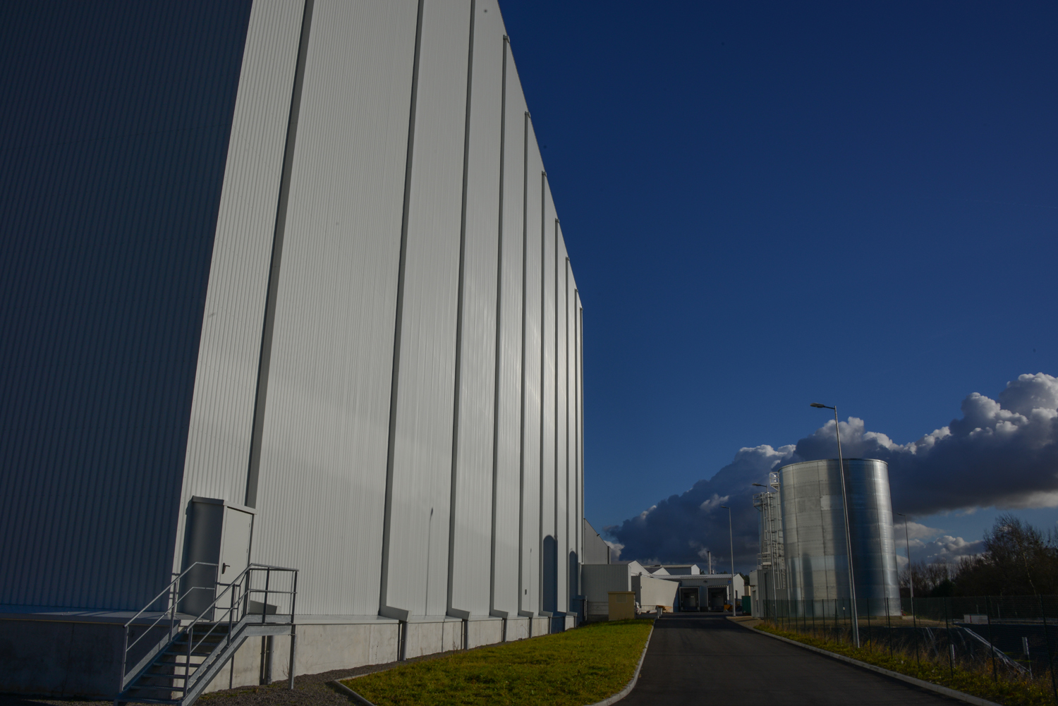 Le nouveau bâtiment de stockage automatique (transstockeur)