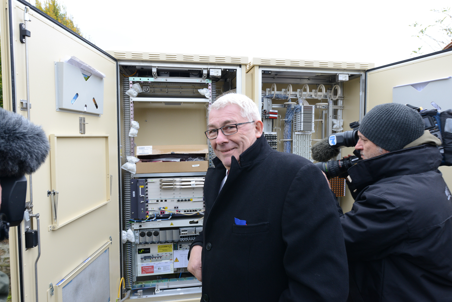 Le Président Louis Pinton devant le PRM (point de raccordement mutualisé )