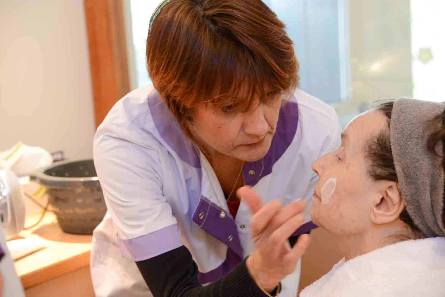 Les soins esthétiques permettent de valoriser l'image et l'estime de soi