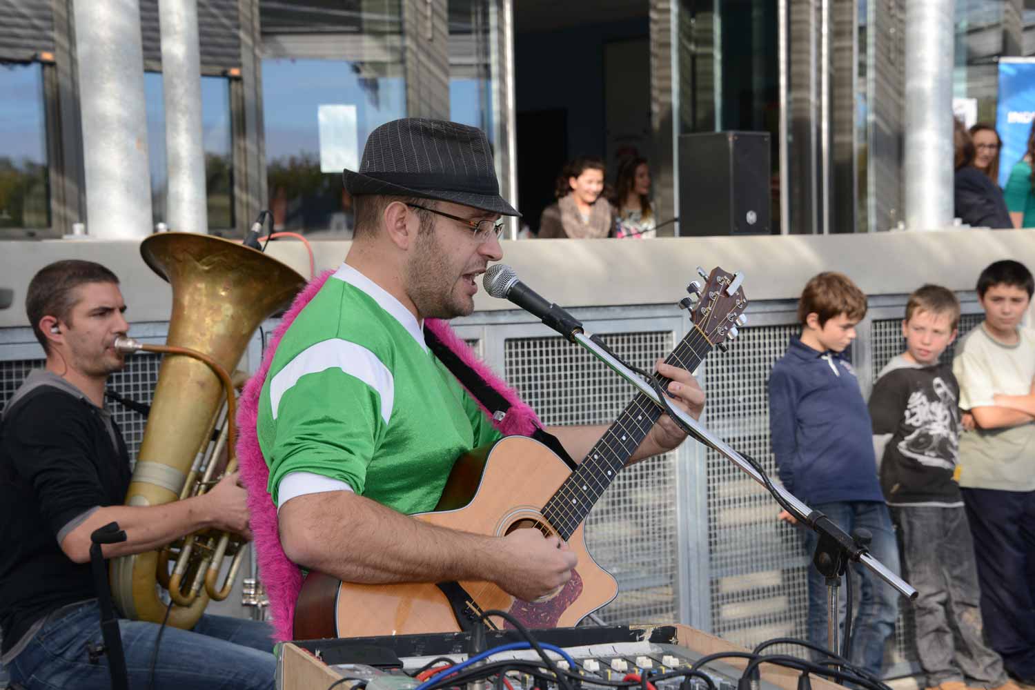 Le duo local Boucle et Mystère à l'énergie pop rock communicative