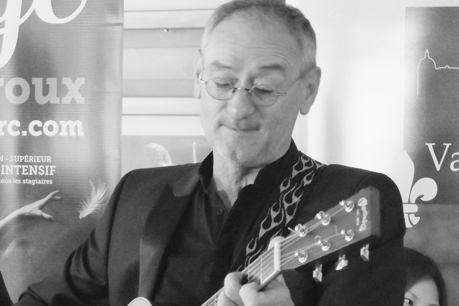 Michael Jones, deux chansons plutôt qu'un long discours !