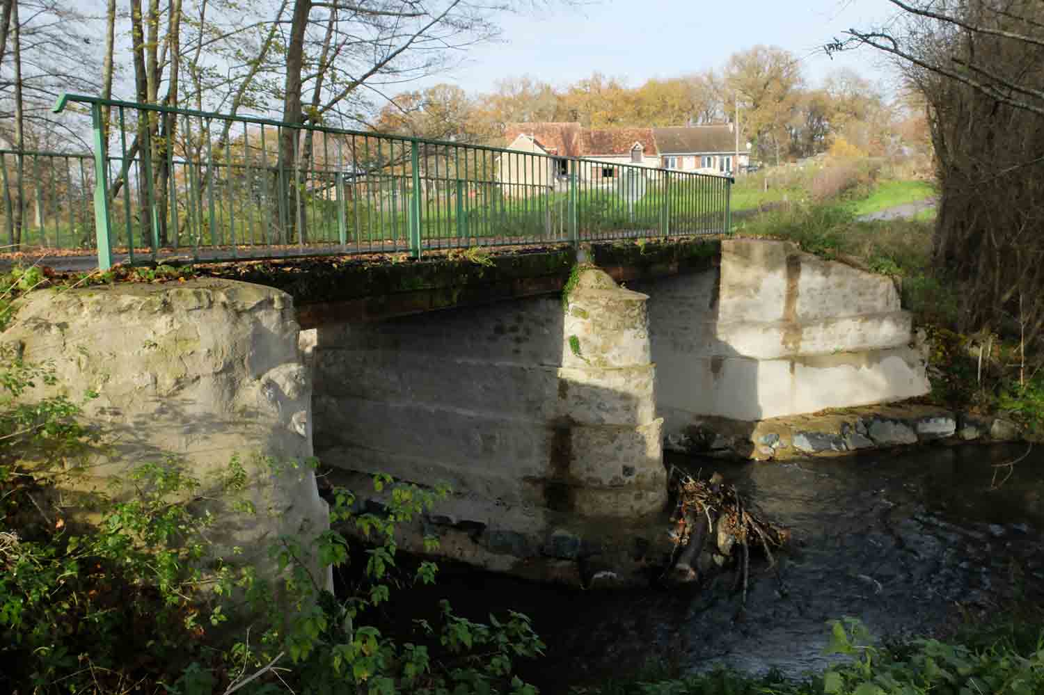 Un ouvrage d'art communal à Neuvy-Saint-Sépulchre