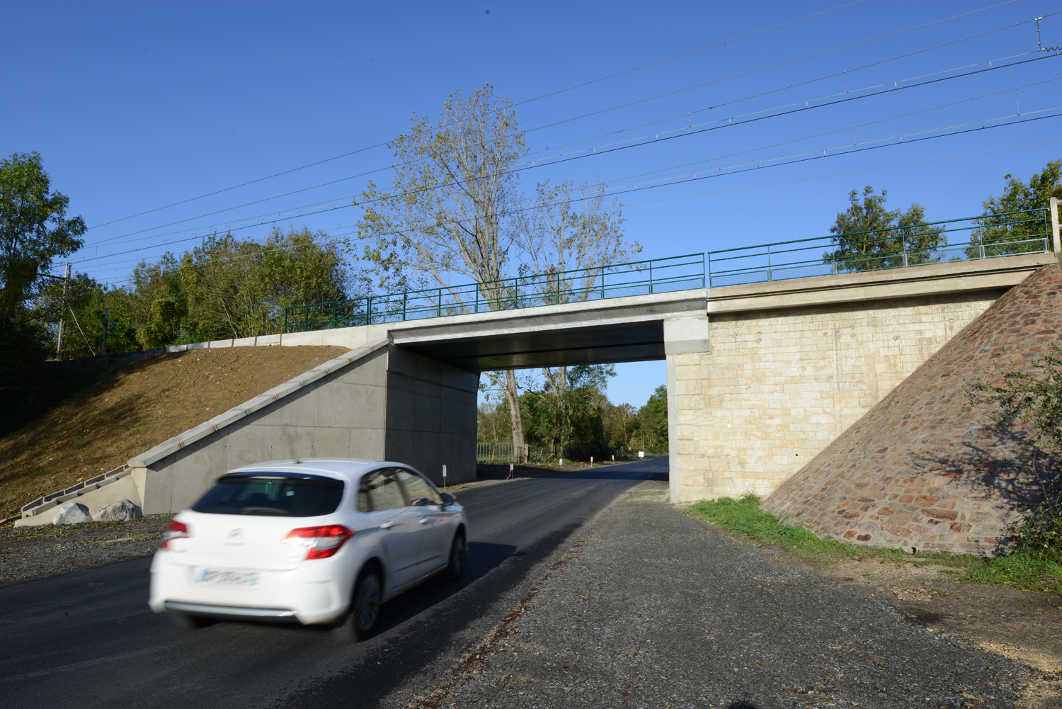 Circulation en double sens sous le Pont de Bitray
