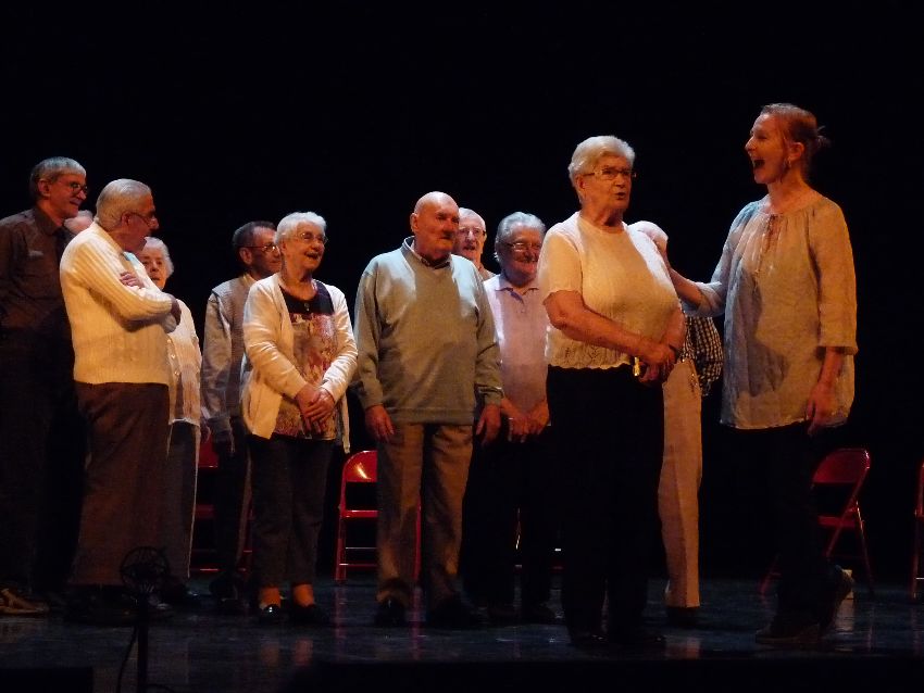 Les douze seniors, devenus les Accomplis, ont séduit le public d’Equinoxe, lors du Rendez-vous national de l’éducation artistique et culturelle.