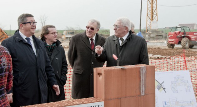 Le Président du Conseil général, Louis Pinton, a assisté à la pose de la 1ère pierre.