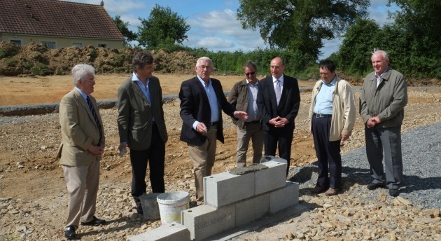 La pose de la première pierre par M Louis Pinton, Sénateur et Président du Conseil général de l'Indre